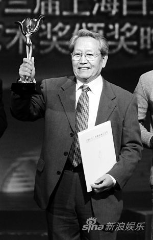 娄际成获主角奖 凭借话剧《吁命》中医生吴孟超的形象，第三次夺得“白玉兰”戏剧奖。 