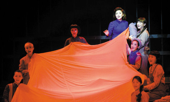 高唱《红梅赞》一幕已成经典