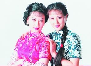 钱惠丽（左）、单仰萍（右）的徐派王派组合，她们曾出演《舞台姐妹》最初的公演版本