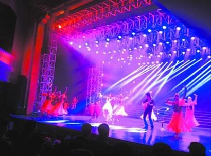 由全国惟一的专业艺术院团打造的常态演出阵地新版“盛京红磨坊”亮相沈城。 