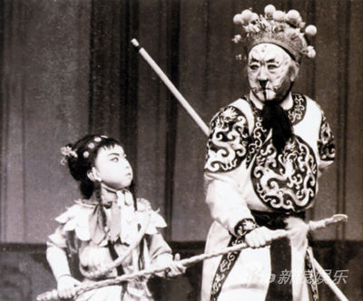 《闹天宫》小哪咤李阳鸣“挑战”老猴王李万春