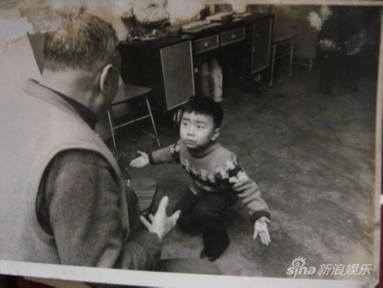 李阳鸣跟爷爷李万春学戏