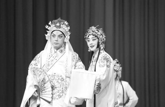 于魁智和李胜素在舞台上默契程度已经炉火纯青。摄影记者朴峰