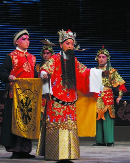 王珮瑜扮演蔺相如赢得满堂彩。 