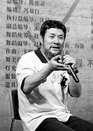 陈维亚现场讲述排练《碧海丝路》经过。