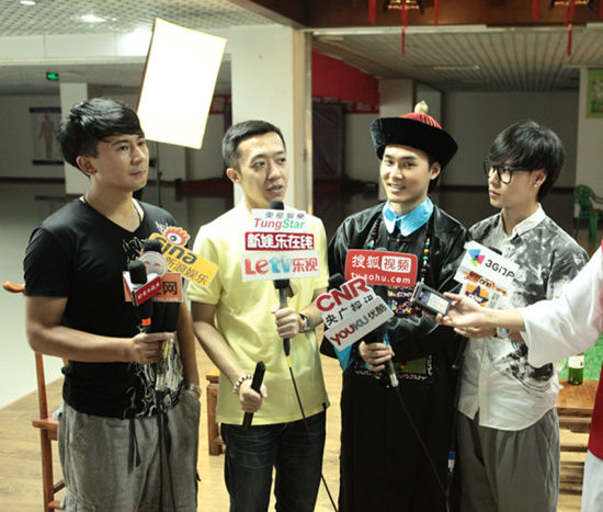 陈竞好友李菁捧场