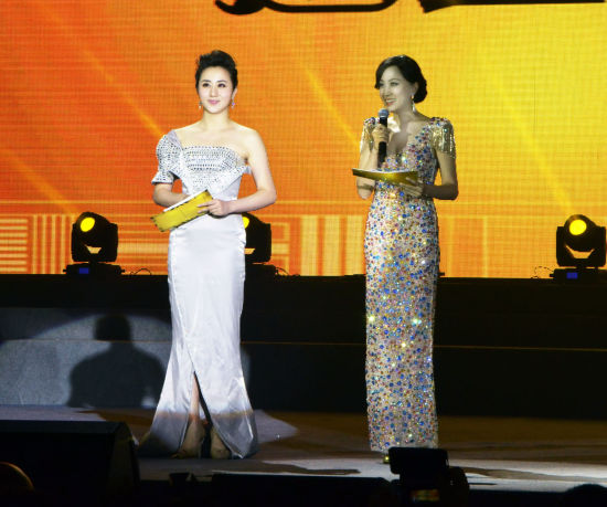 主持人赵紫涵、孙博