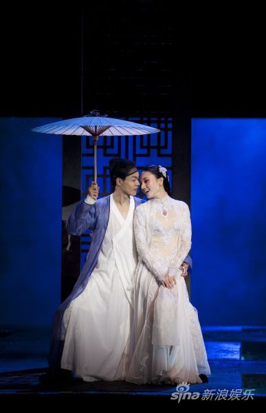 一把油纸伞让素贞许仙相遇相爱（摄影：解飞）