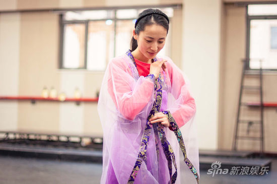 徐筠在《伏生》中饰演羲娥