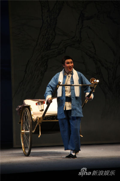 北京曲剧《骆驼祥子》还原祥子
