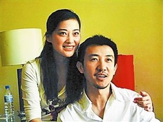 梅婷和前任老公鄢颇2007年初离婚。