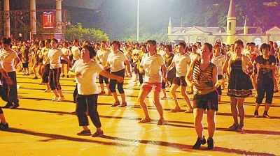 大妈跳广场舞（网络资料图）