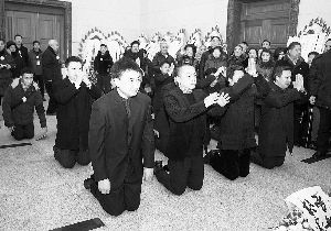 叩首大礼，送别师父