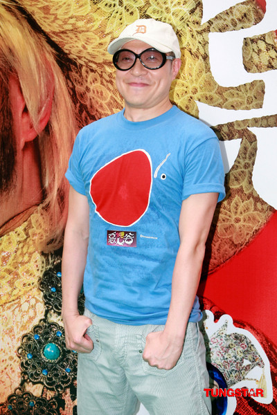 组图:詹瑞文音乐剧恶人谷活动 爱孩子溢于言表