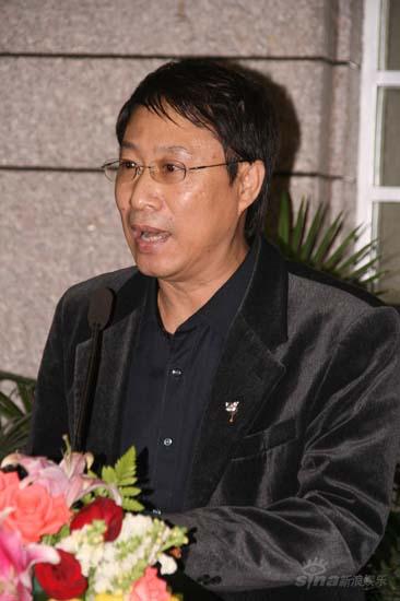 图文:《山乡风云》登陆北大-主演梁耀文