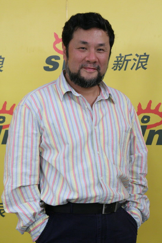 图文陈维亚做客新浪聊舞剧陈维亚温和笑容