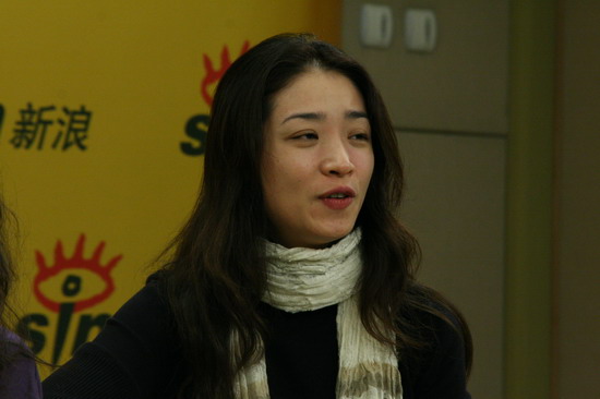 图文:阿雅杨婷做客新浪-杨婷谈趣事