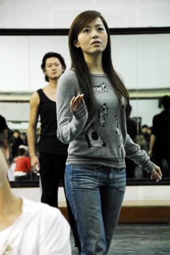 郑天玮首导歌舞剧张靓颖领衔茉莉花组图