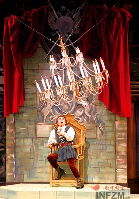 2008年2月，《莎姆雷特》在国家大剧院进行了第102-106场演出。图为《莎姆雷特》首演剧照　图片由屏风提供