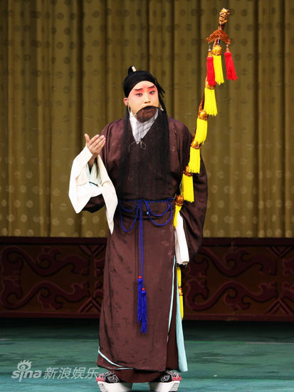 图文:北京京剧院青年擂台赛-苏武手持节杖