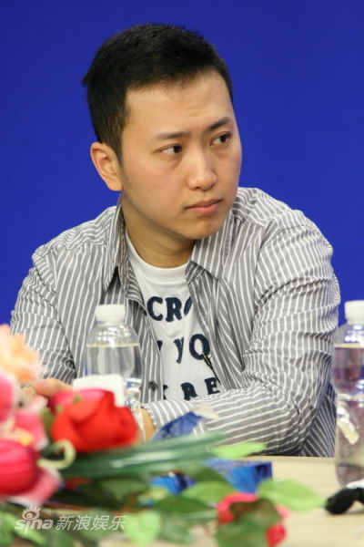 图文:田沁鑫等做客新浪-商子见讲解时尚版红白玫瑰