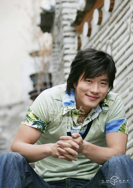 权相宇济州岛拍《宿命》 秘密开粉丝见面会(图)