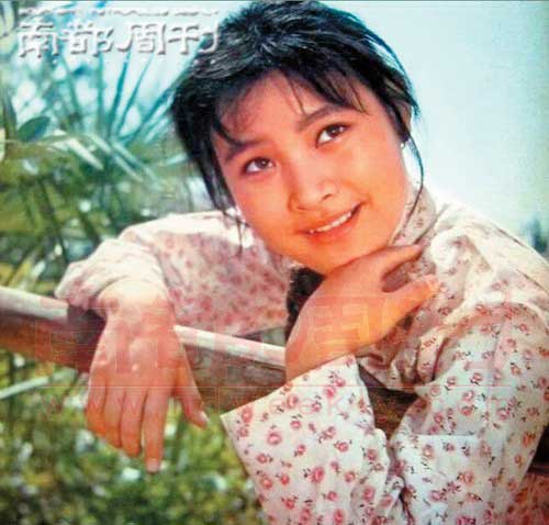 陈冲因为拍了《小花》，一夜成名。