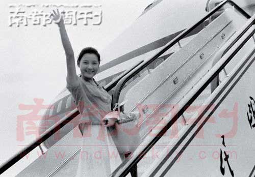 陈冲当年上飞机远赴美国留洋求学。