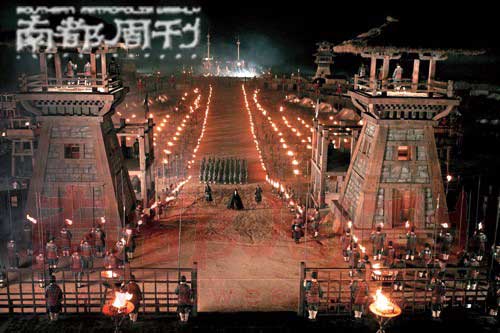 用宏大场面刺激眼球，《赤壁》与其他大片没有差异。