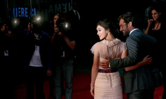 9月4日，《安娜·卡列尼娜》在英国举行了首映礼，凯拉·奈特莉与裘德·洛共同出席红毯 