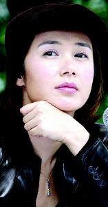 蒋雯丽在《立春》中扮演一个自认为怀才不遇的女高音歌唱家。