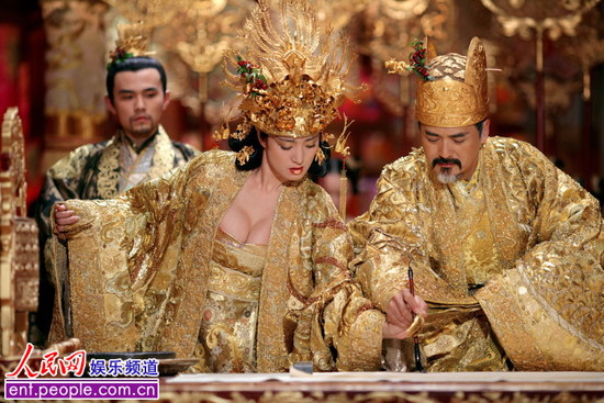 《满城尽带黄金甲》剧照