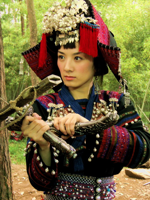 黄奕拍《新忠烈图》趣事一箩筐 头饰重达两斤