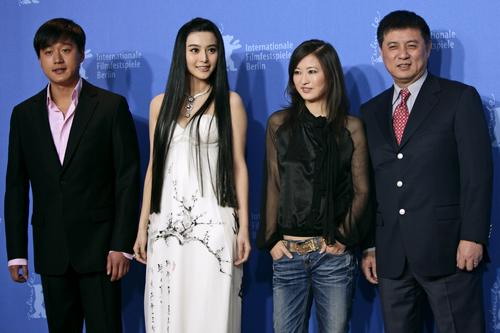 《苹果》四位主创合影(资料图片)