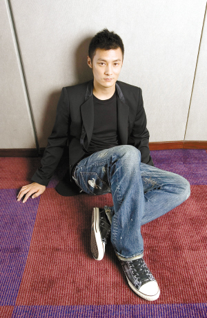 的余文乐  听歌  说:"男演员岁数越大越好,经验有多少,魅力就会有多大