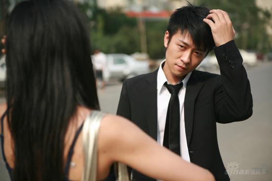 林申倒爬扶梯场面惊险 拍《意乱情迷》心有余悸