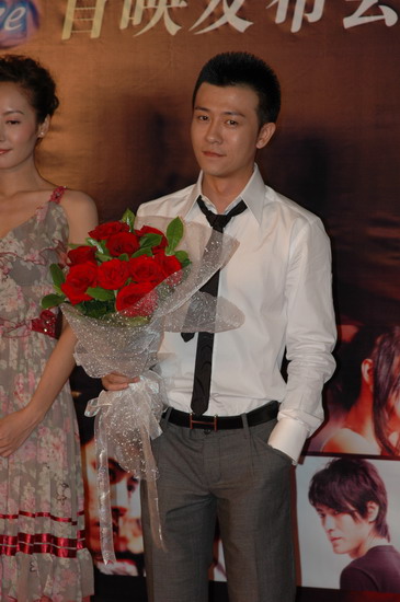 《意乱情迷》发布会 归亚蕾何琳携手为林申打气