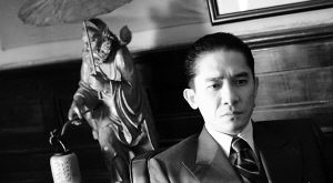 梁朝伟也有几分丁默村的神韵。