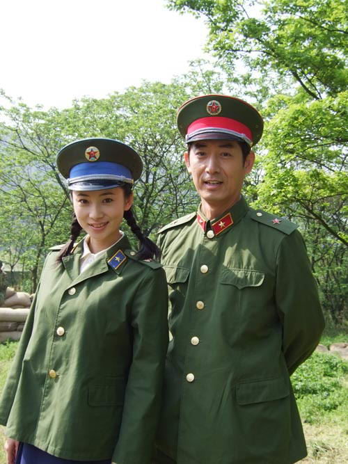 徐筠闭眼给马跃塞尿壶"该往哪摸往哪摸"(图)