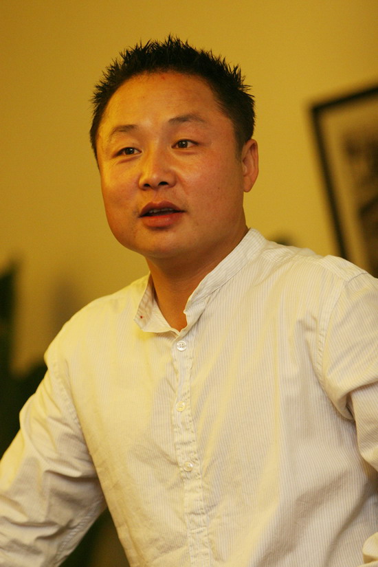 电影《革命到底》票房飘红 主演吴军包场观影