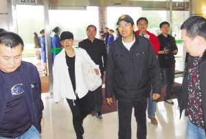 发哥发嫂形影不离