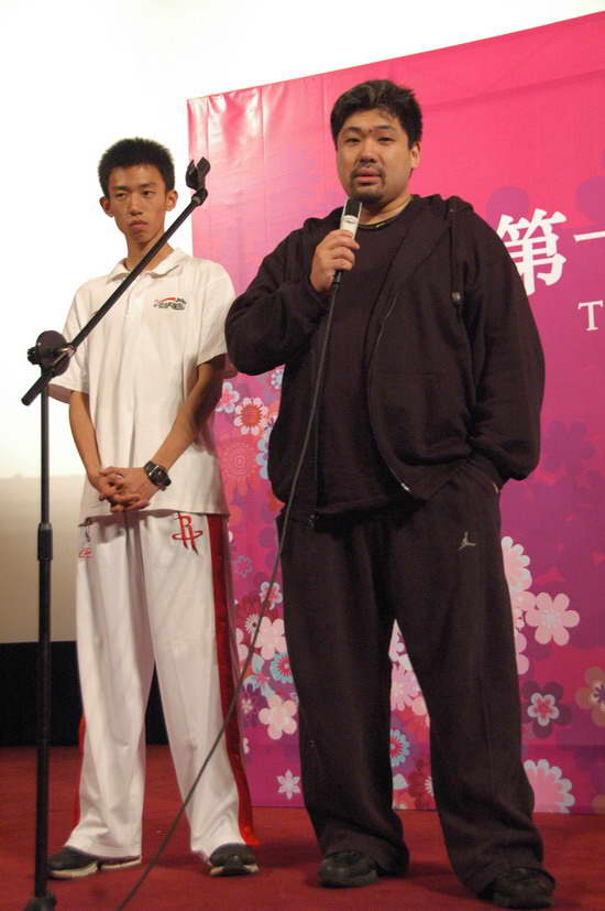 《扣篮对决》与观众见面 林浩然林晓凡出席(图)