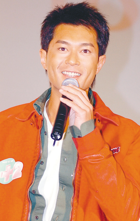 古天乐绽放笑容