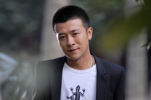 林申拍完《爱情左灯右行》 对林嘉欣情有独钟