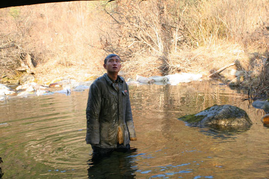 文章携《走着瞧》闯东京 忆拍戏摔伤感慨多(图)