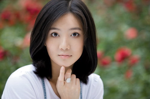 王晓演影片《苦竹林》 广告美女扮村姑色诱姜武