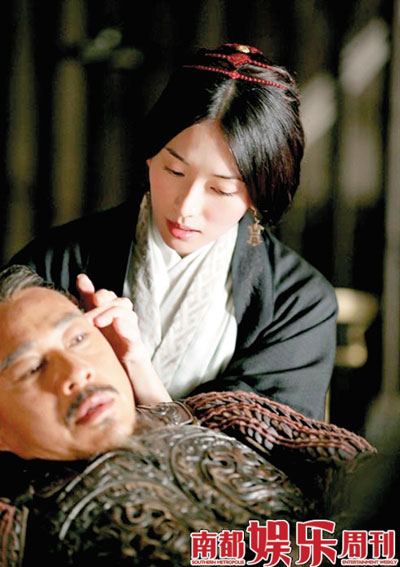 早前流传出来的小乔入曹营色诱曹操的这张剧照，在正片中已经见不到了。