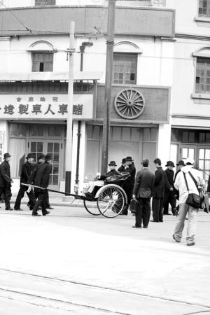 黄包车上的冯式黑帮老大像模像样