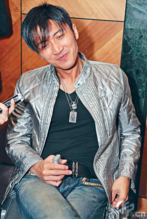 黎明宁做乞丐避谈卫诗 谢霆锋儿子日薪千万(图)