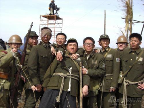 大学生群众演员合影